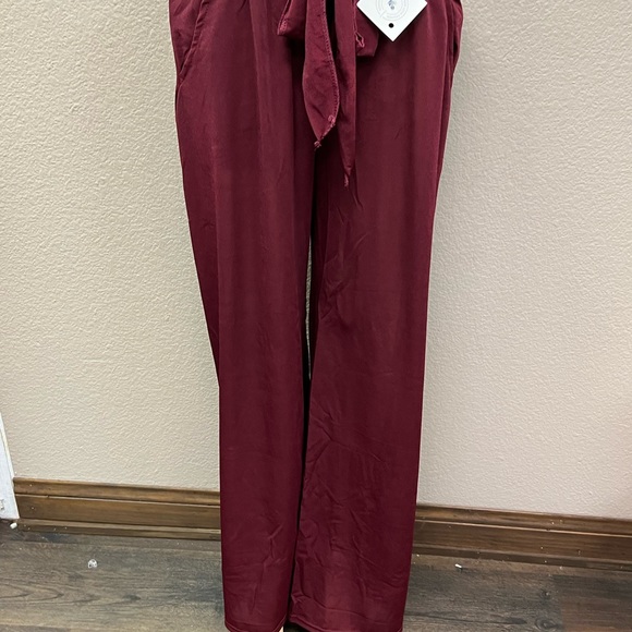 Burgundy chiffon pants - Picture 2 of 3